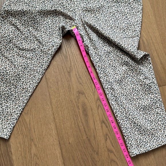 Pilcro Anthropologie The Wanderer Relaxed Leopard Print Jeans - Ladies Size 33P - Picture 6 of 9